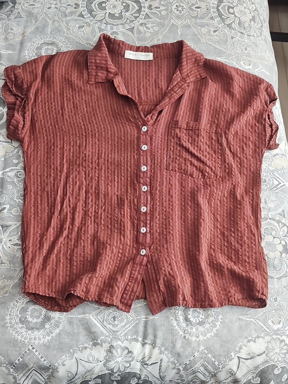 Stitch + Feather Short-Sleeve Button-Down Shirt in Rust Red